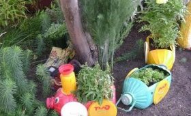 мини-клумбы паровозик