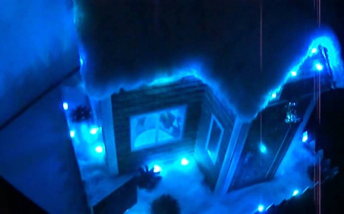 New Year's Domick Hands