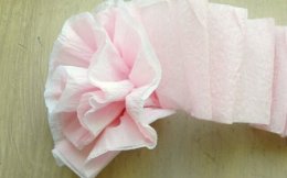 Оригинальные поделки из гофрированной бумаги своими руками: цветы Оригинальные поделки из гофрированной бумаги своими руками: цветы