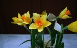 Оригинальные поделки из гофрированной бумаги своими руками: цветы Оригинальные поделки из гофрированной бумаги своими руками: цветы