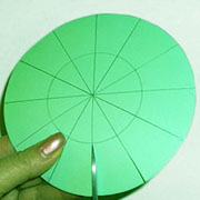 Поделка елка из цветной бумаги